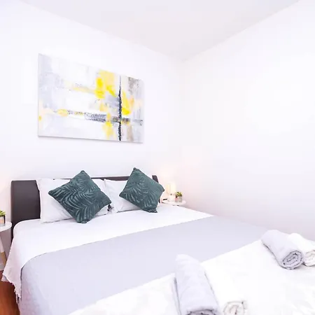 Private House With Garden Near The Bacvice - Ksenia Split