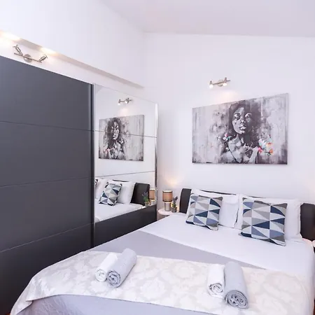 Private House With Garden Near The Bacvice - Ksenia Lejlighed