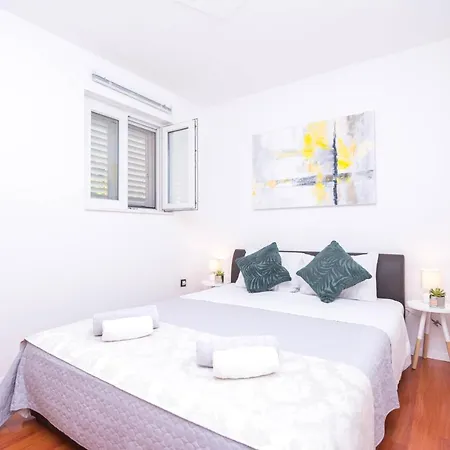 Private House With Garden Near The Bacvice - Ksenia *