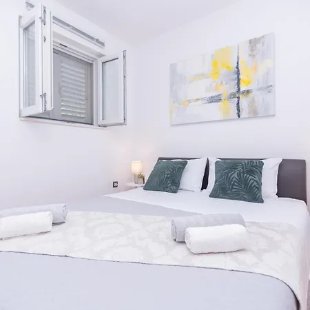 Private House With Garden Near The Bacvice - Ksenia Apartament Split