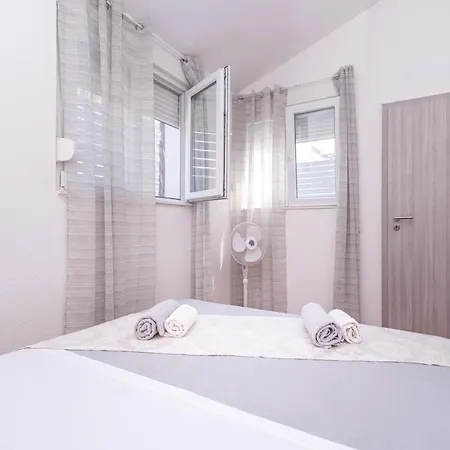 Private House With Garden Near The Bacvice - Ksenia Apartament