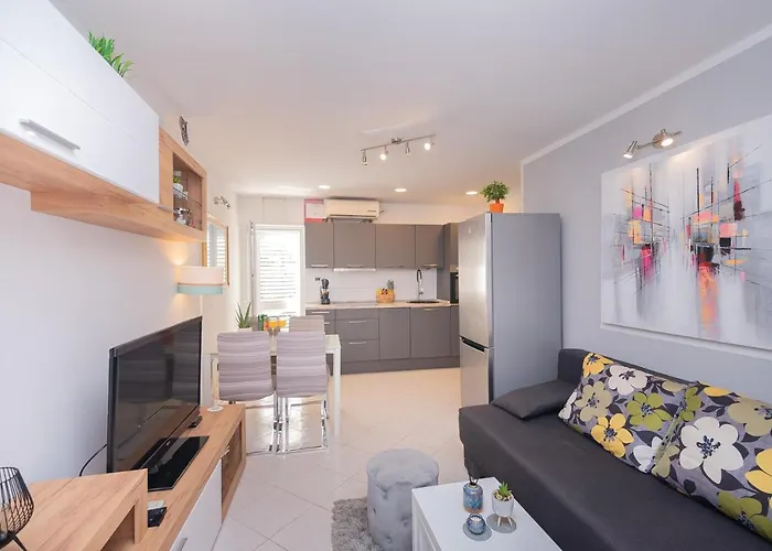 Private House With Garden Near The Bacvice Beach - Ksenia