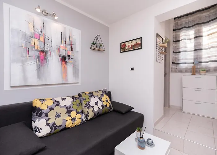 Private House With Garden Near The Bacvice Beach - Ksenia Apartment *