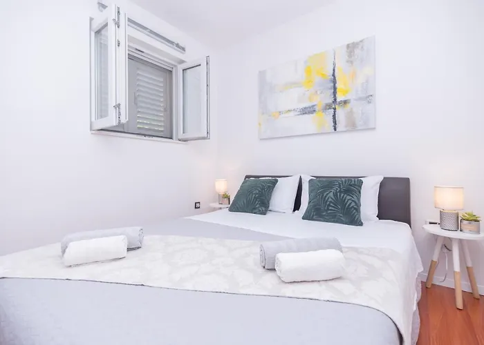 Private House With Garden Near The Bacvice Beach - Ksenia Apartment Split