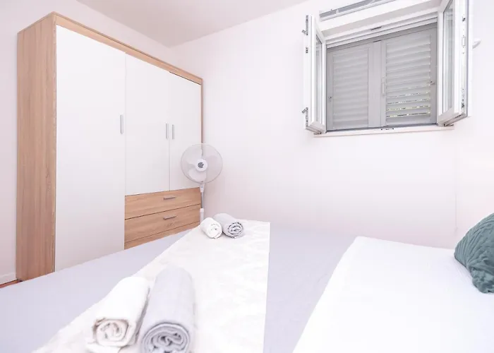 Private House With Garden Near The Bacvice Beach - Ksenia *