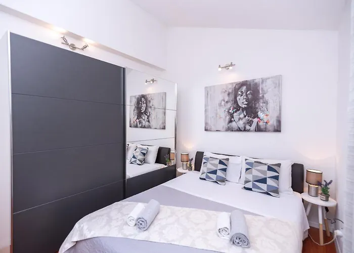 Private House With Garden Near The Bacvice Beach - Ksenia Apartment