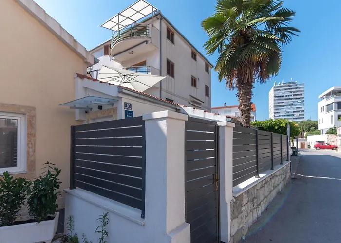 Private House With Garden Near The Bacvice Beach - Ksenia