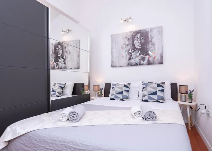 Private House With Garden Near The Bacvice Beach - Ksenia *