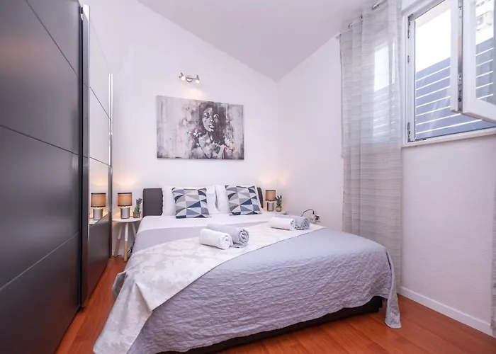 Apartment Private House With Garden Near The Bacvice Beach - Ksenia