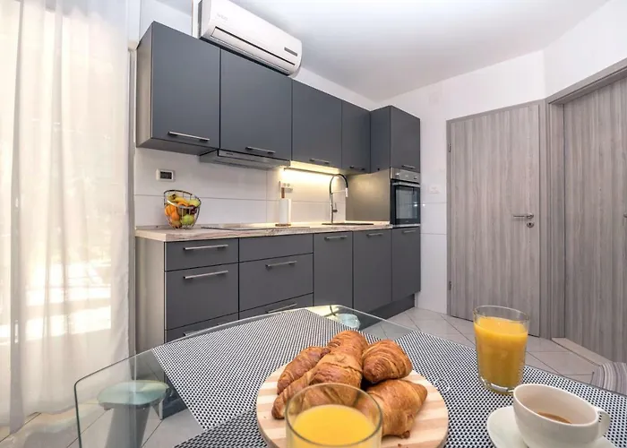 Private House With Garden Near The Bacvice Beach - Ksenia *